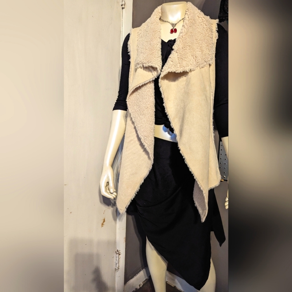 Knox Rose beige champagne faux fur collar jacket vest small winter flattering